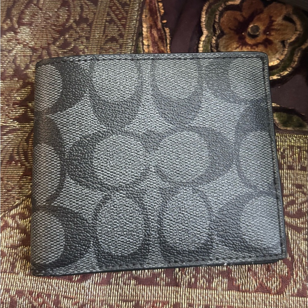 Authentic COACH signature canvas/ Leather bifold  Wallet/ID